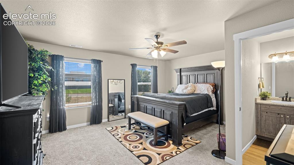Image 10 of 18: Spacious with ensuite bath and walk in closet