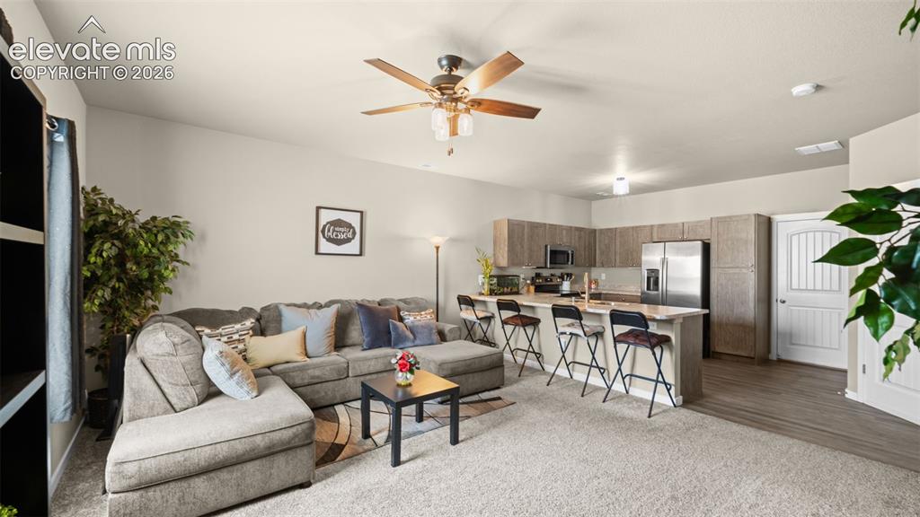 Image 2 of 18: Baautiful open concept great room