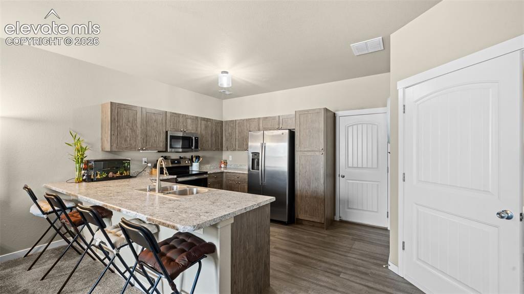Image 5 of 18: Kitchen