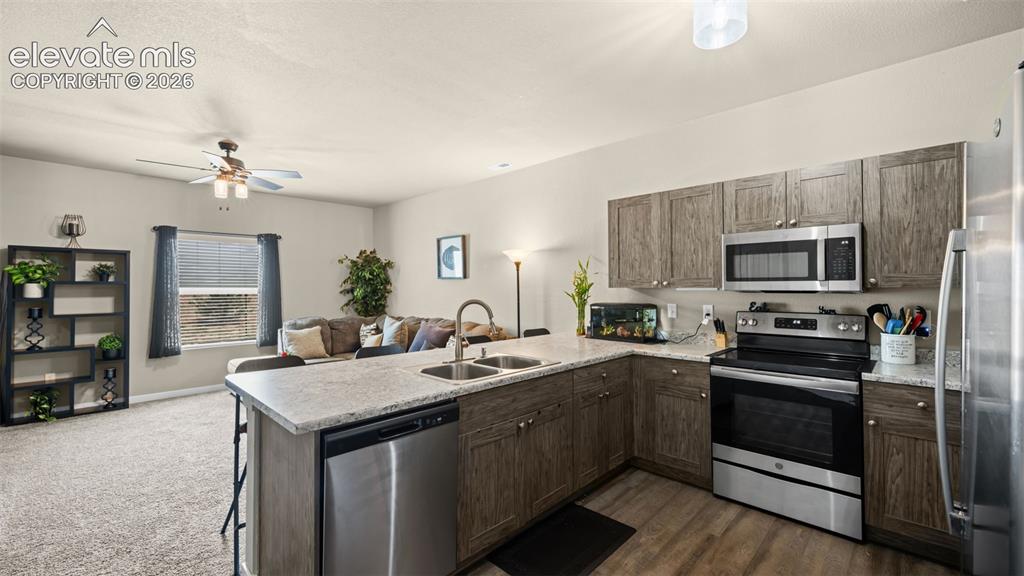 Image 6 of 18: Nice stainless appliances