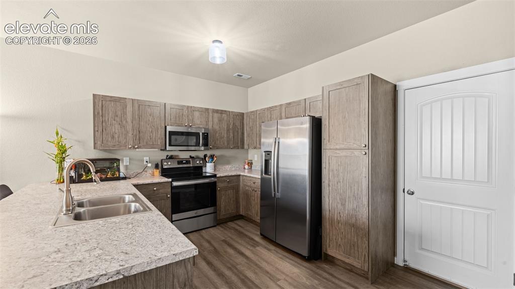 Image 8 of 18: Kitchen