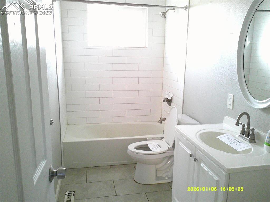 Image 5 of 13: Bathroom