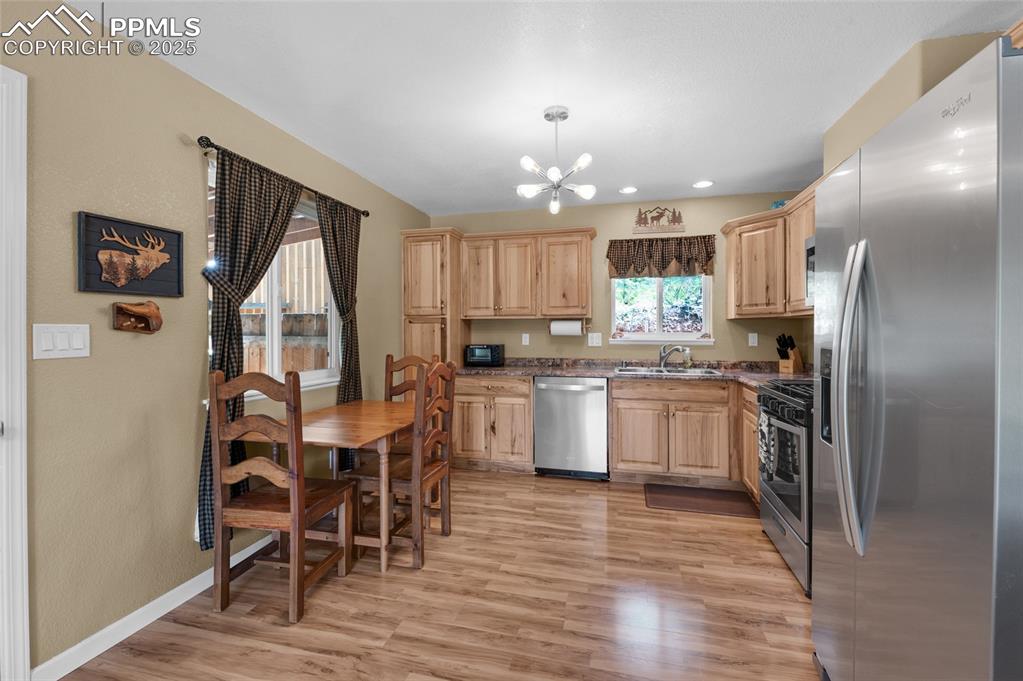 Image 16 of 47: Kitchen