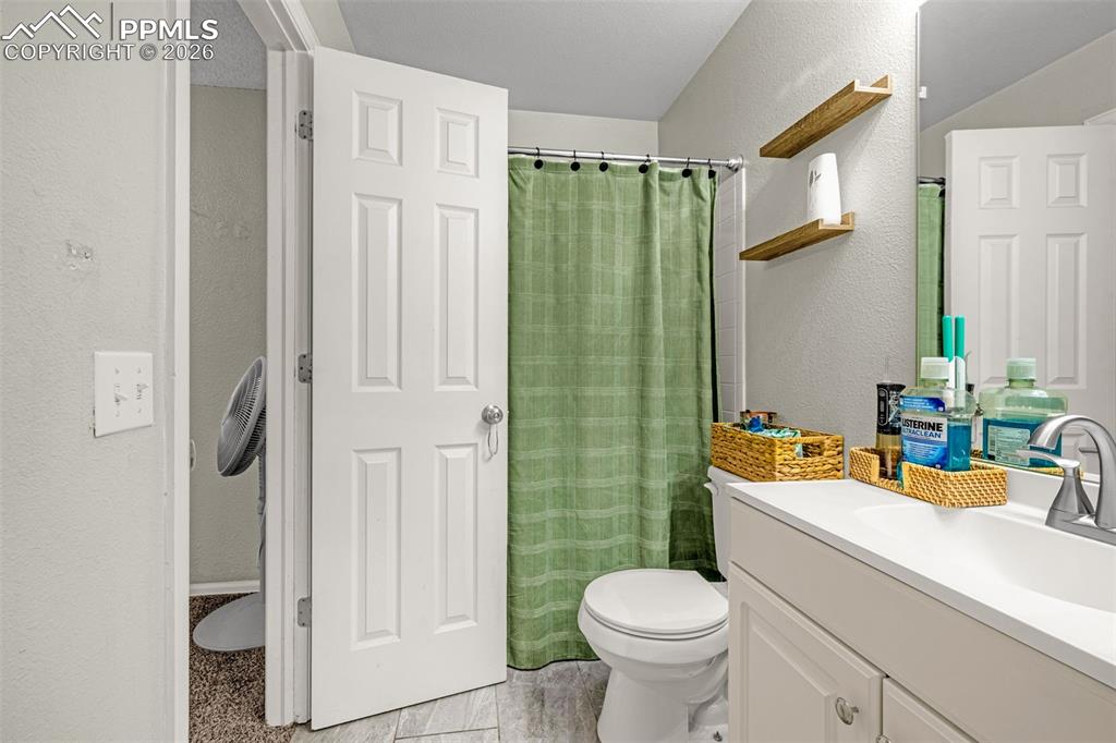 Image 12 of 35: Bathroom