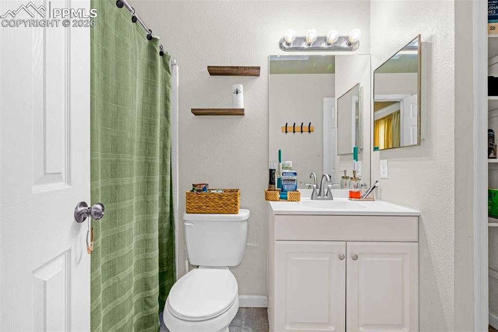 Image 14 of 35: Bathroom