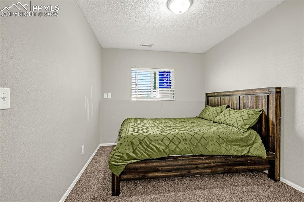 Image 20 of 35: Bedroom