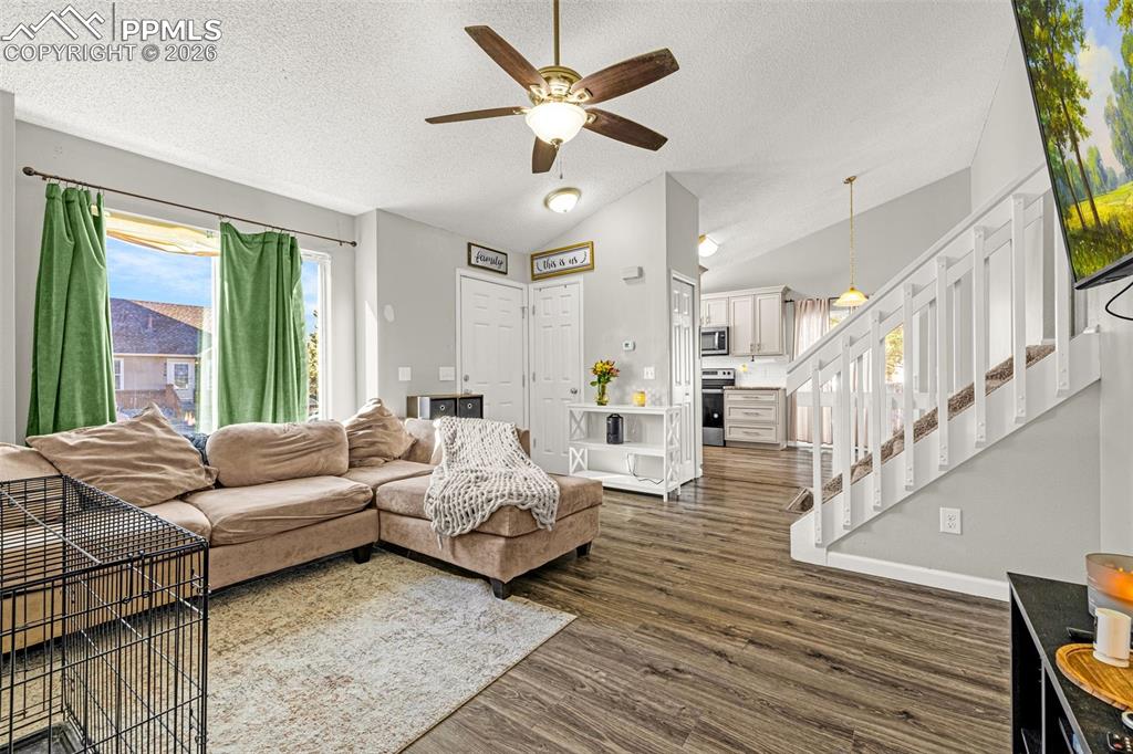 Image 5 of 35: Living Room