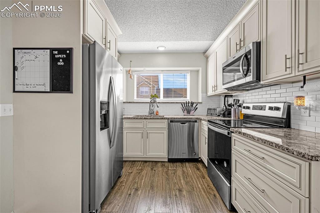 Image 6 of 35: Kitchen