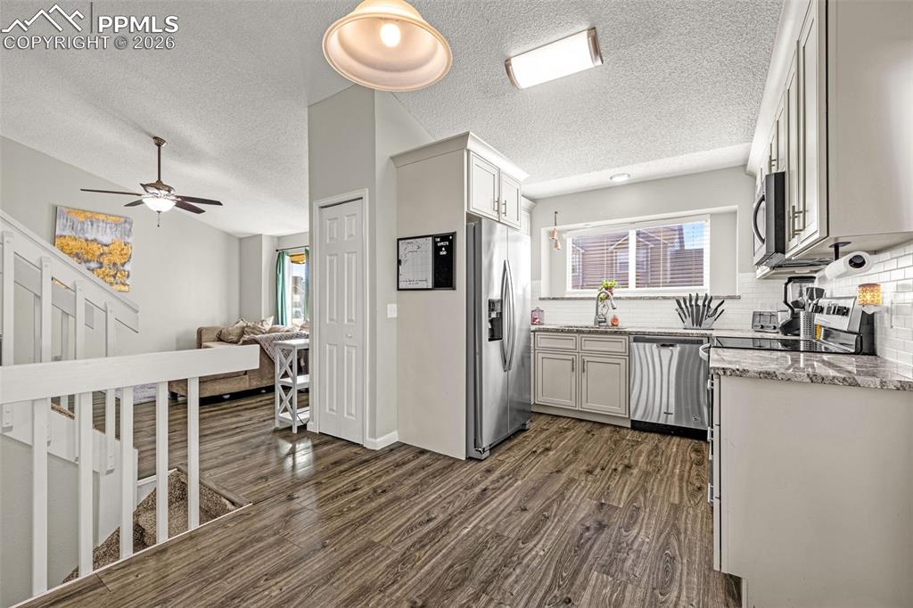 Image 7 of 35: Kitchen