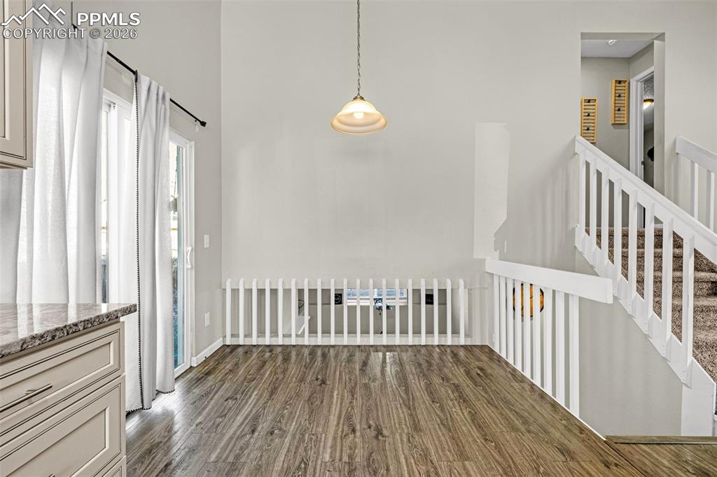 Image 8 of 35: Dining Area