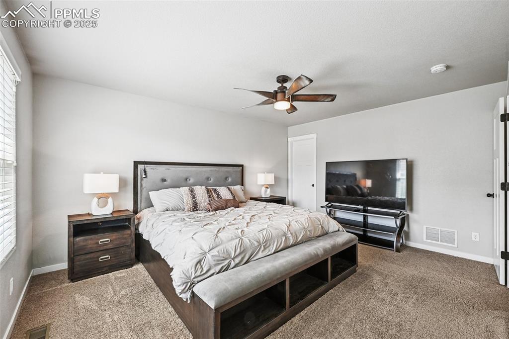 Image 18 of 38: Bedroom