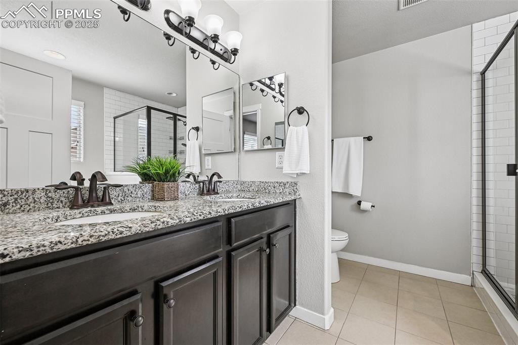 Image 19 of 38: Bathroom