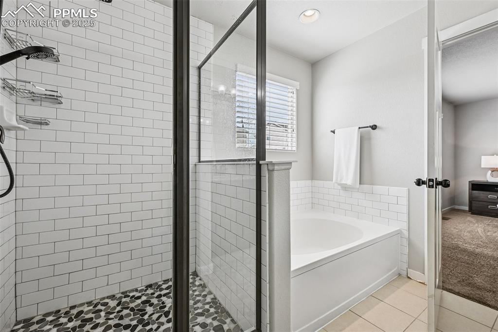 Image 20 of 38: Bathroom