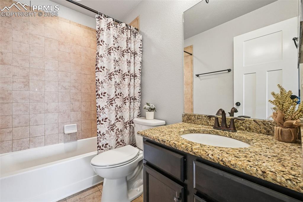 Image 23 of 38: Bathroom