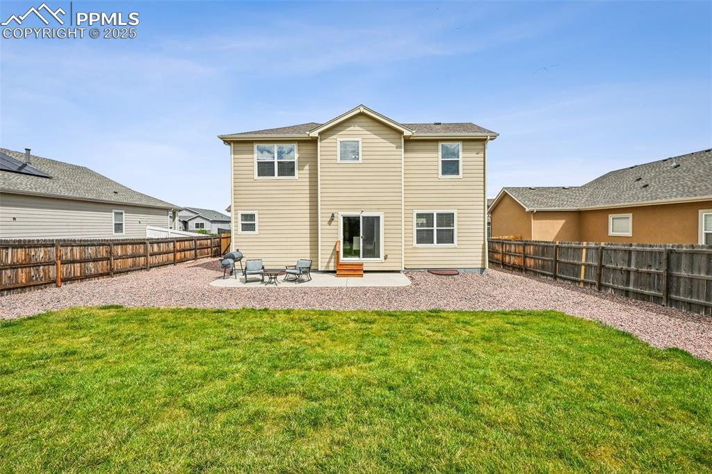 Image 32 of 38: Back of Structure