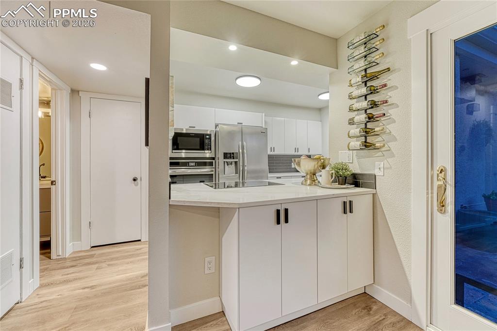 Image 14 of 50: Kitchen