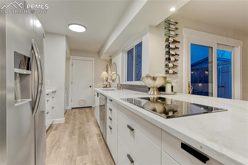 Image 16 of 50: Kitchen