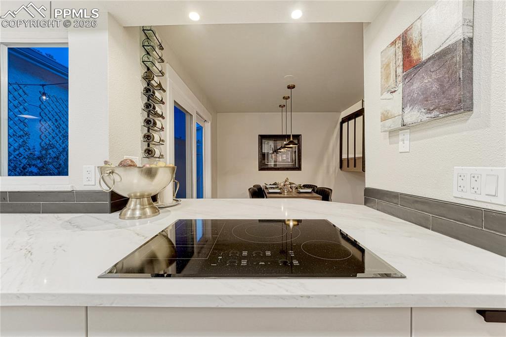 Image 20 of 50: Induction cooktop!