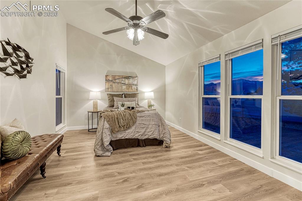 Image 24 of 50: Bedroom