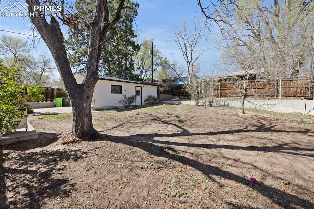 Image 31 of 35: Ideally located with easy access to local schools and everyday amenities in
