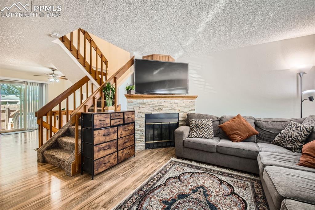 Image 12 of 31: Living Room