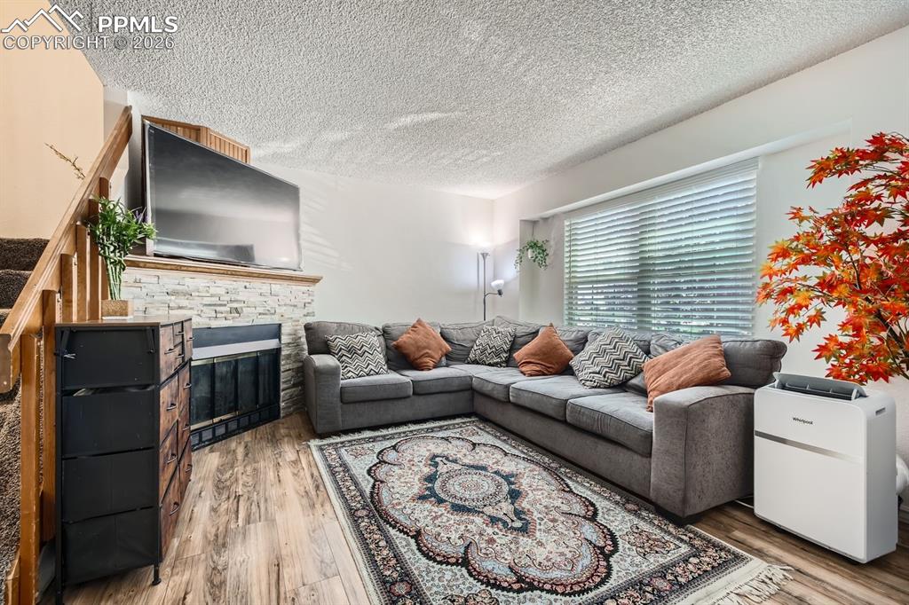 Image 5 of 31: Living Room