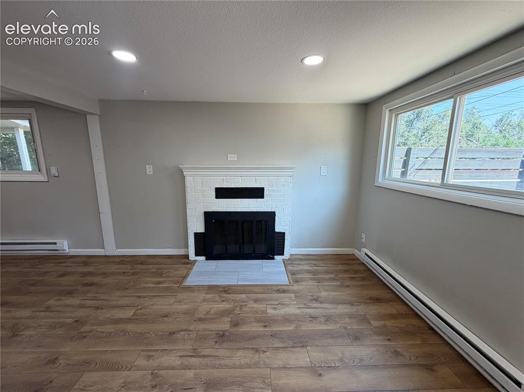Image 11 of 25: Living Room