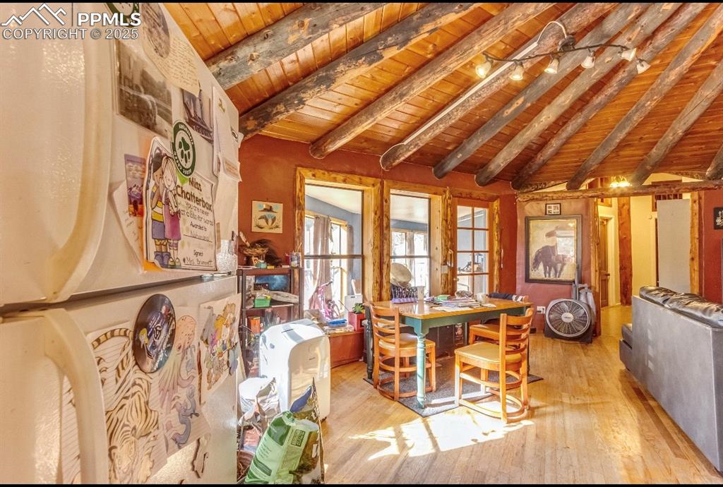 Image 9 of 23: Dining Area