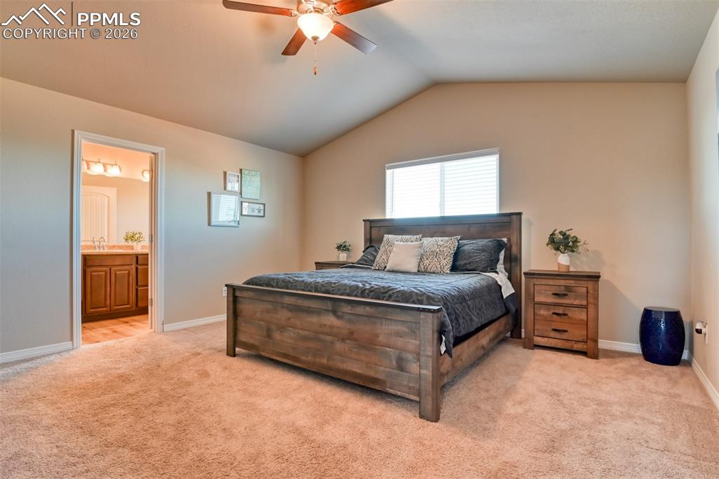 Image 11 of 32: Bedroom