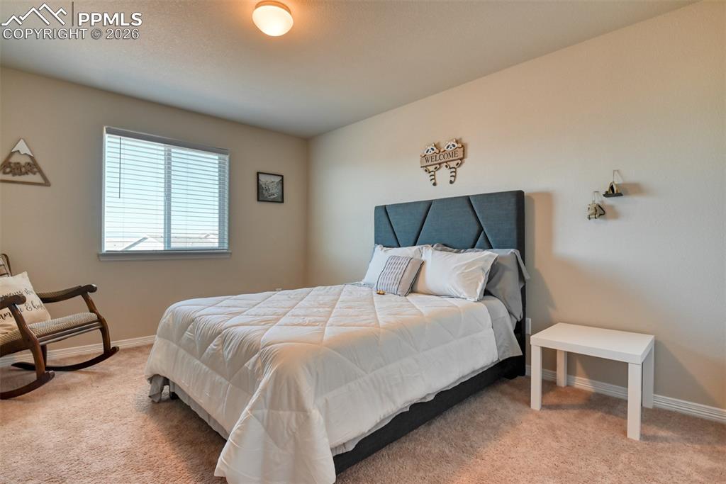 Image 17 of 32: Bedroom