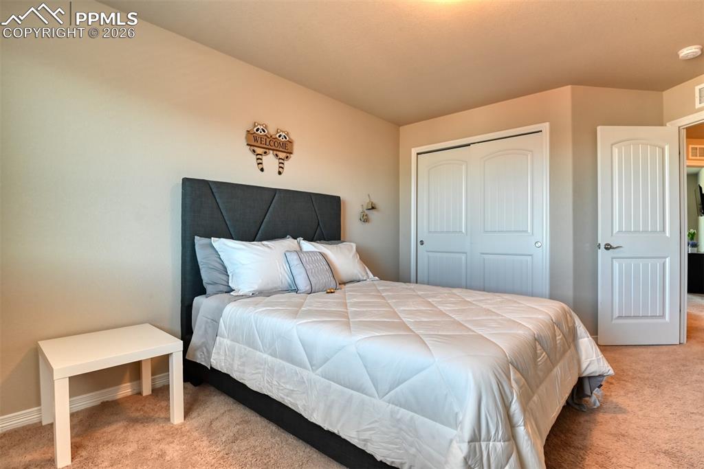 Image 18 of 32: Bedroom