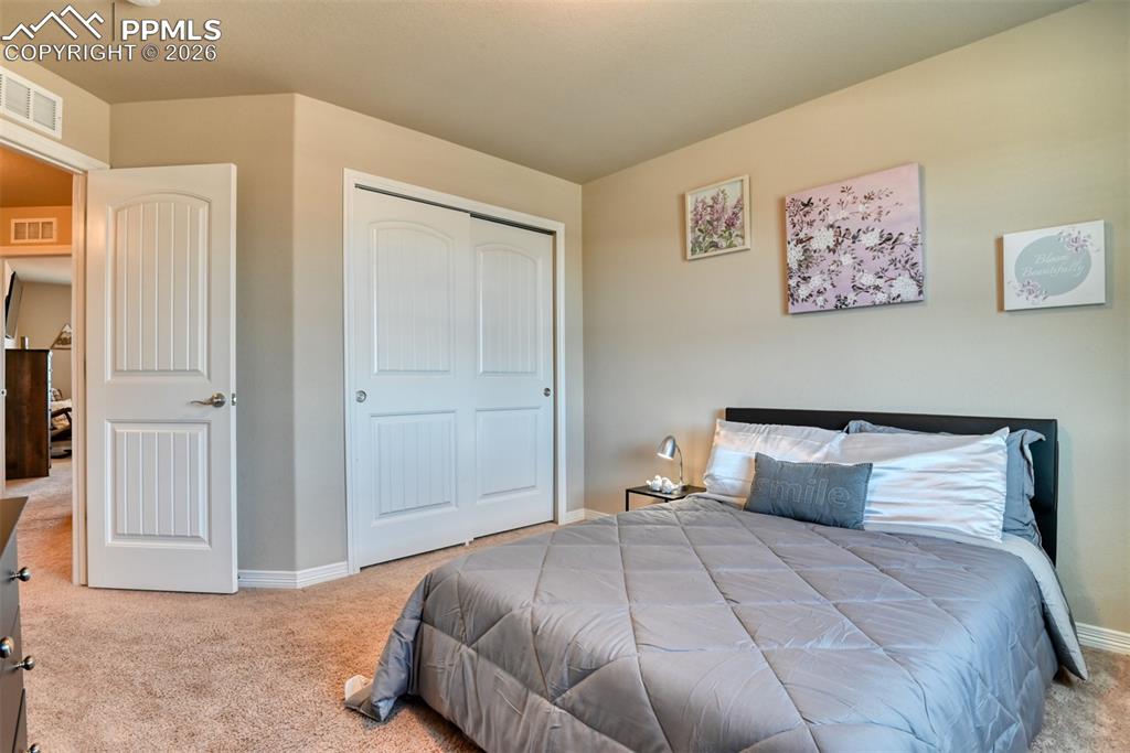 Image 20 of 32: Bedroom