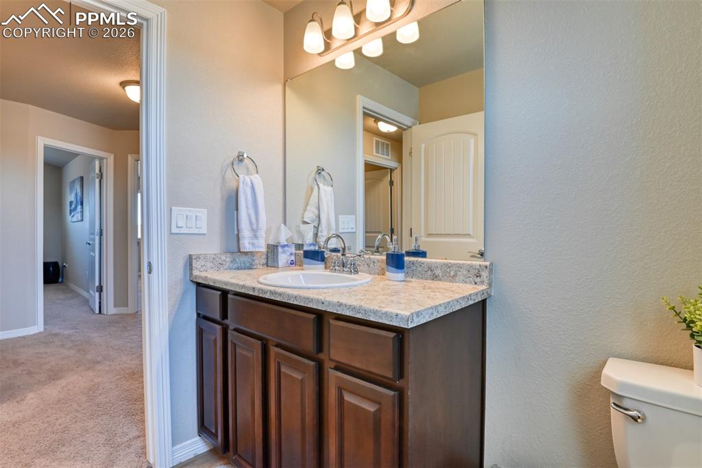 Image 22 of 32: Bathroom