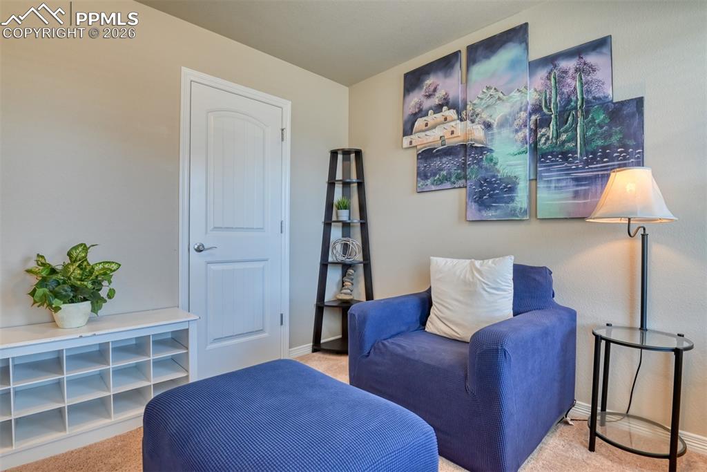 Image 4 of 32: Sitting Room