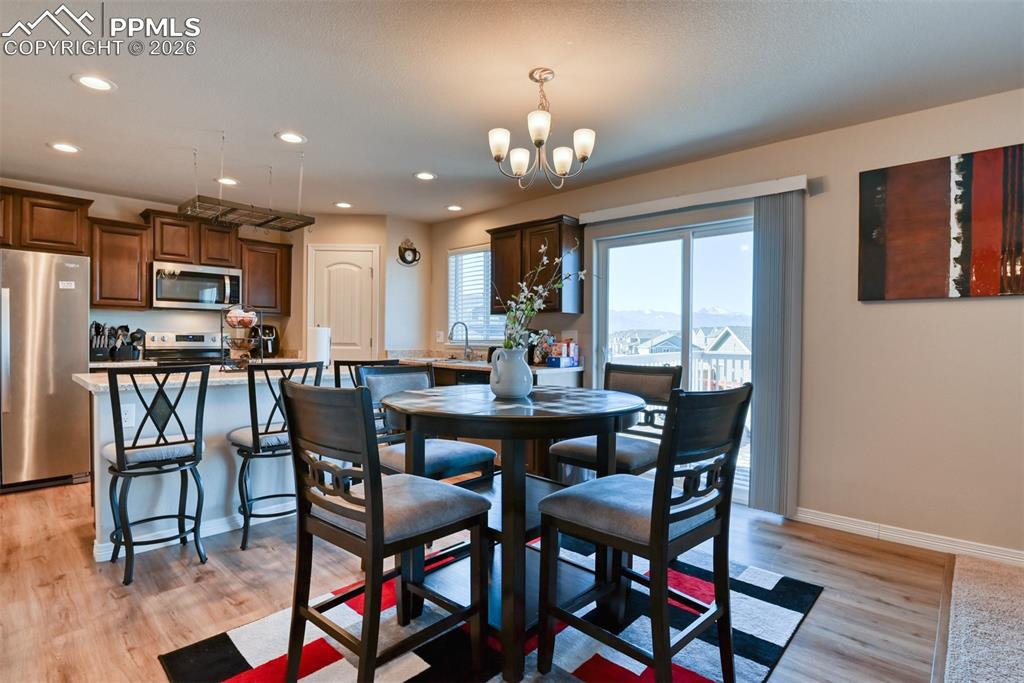 Image 9 of 32: Dining Area