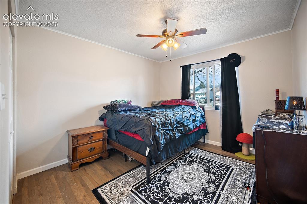 Image 12 of 23: Bedroom