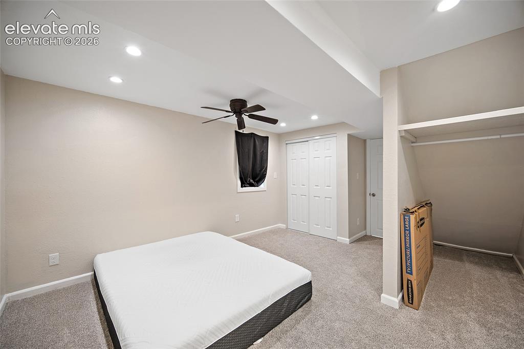 Image 18 of 23: Bedroom