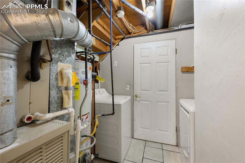 Image 25 of 32: Laundry