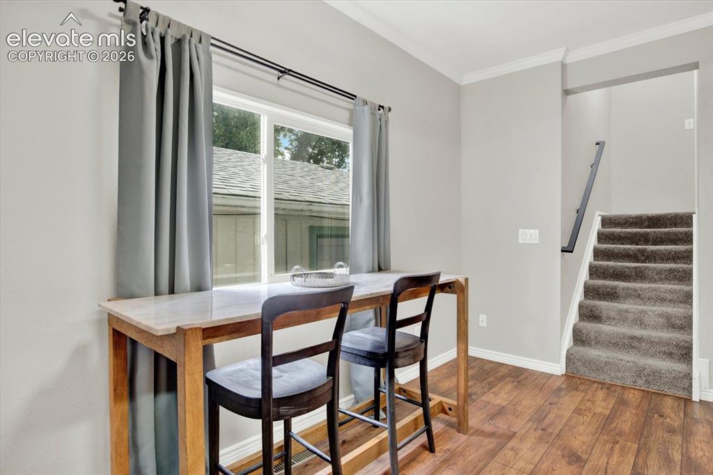 Image 11 of 38: Dining Area