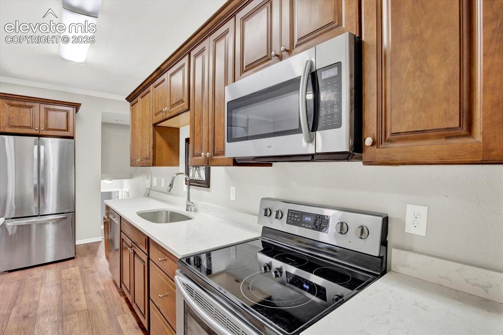 Image 7 of 38: Kitchen