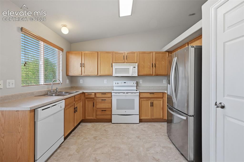 Image 11 of 33: Kitchen