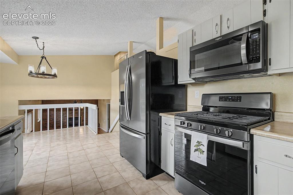 Image 10 of 34: Kitchen