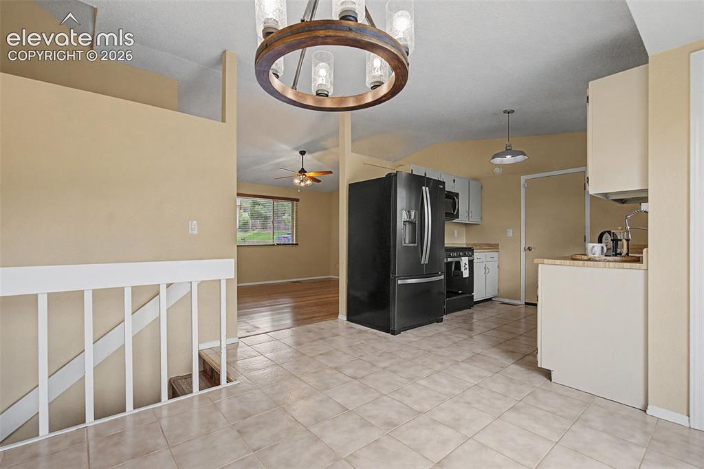 Image 8 of 34: Kitchen
