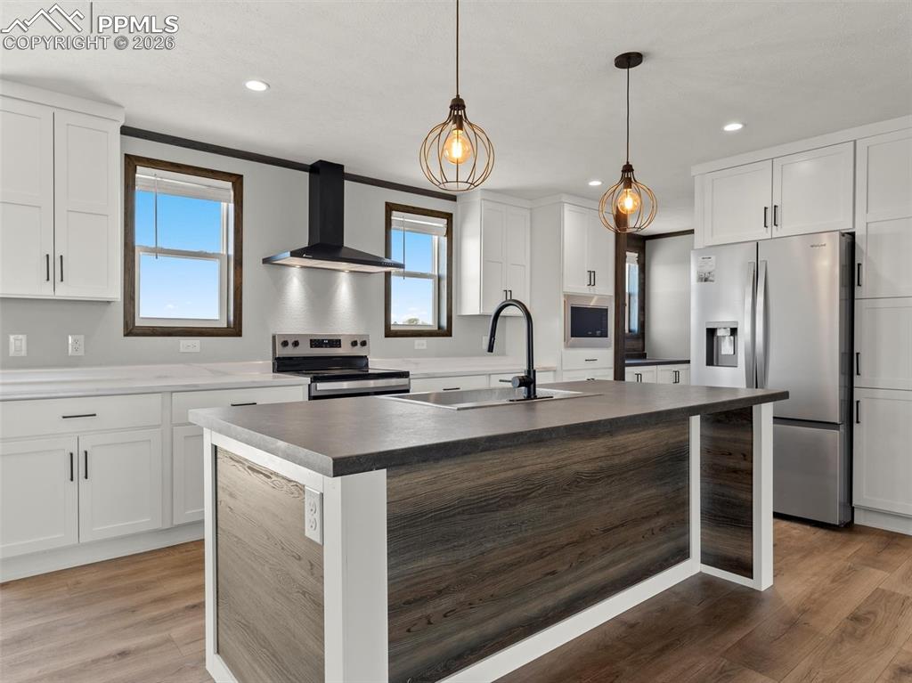 Image 12 of 43: Kitchen