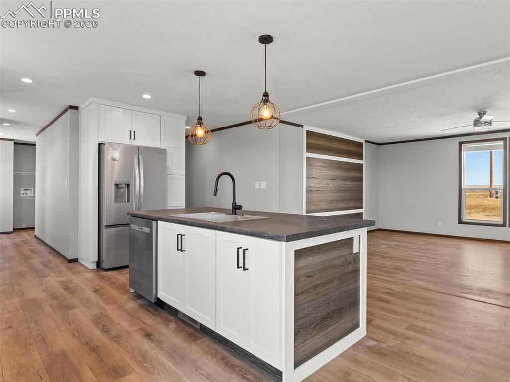 Image 15 of 43: Kitchen