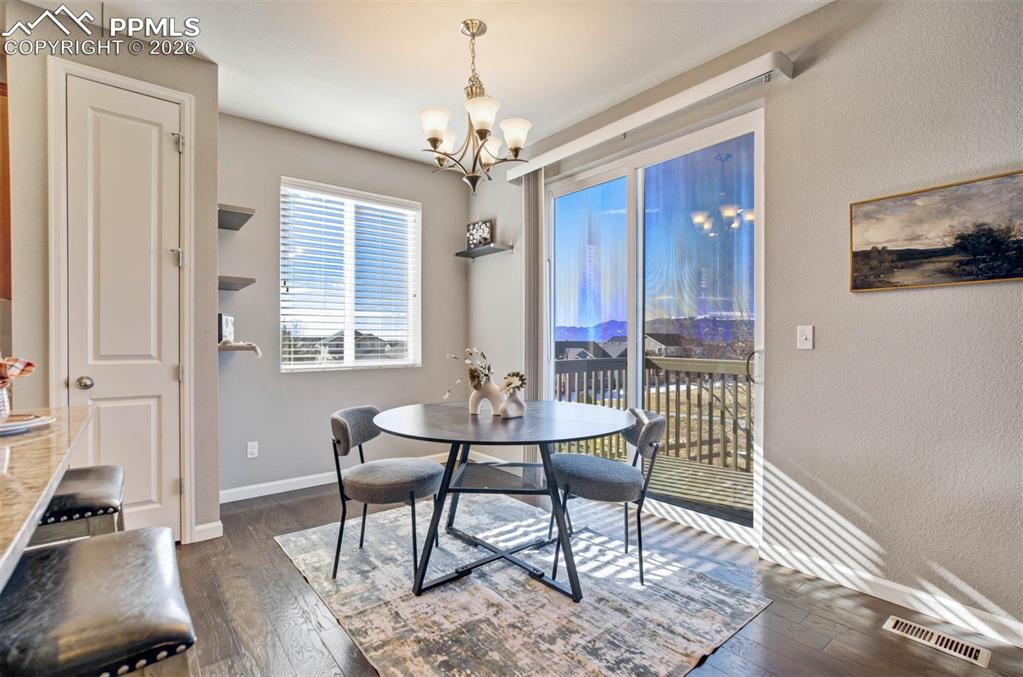 Image 12 of 50: Dining Area