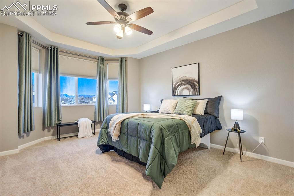 Image 15 of 50: Bedroom