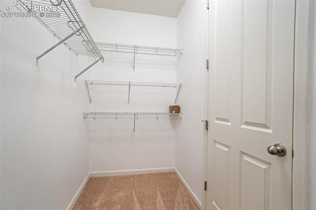 Image 21 of 50: Closet