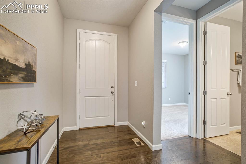 Image 22 of 50: Entry