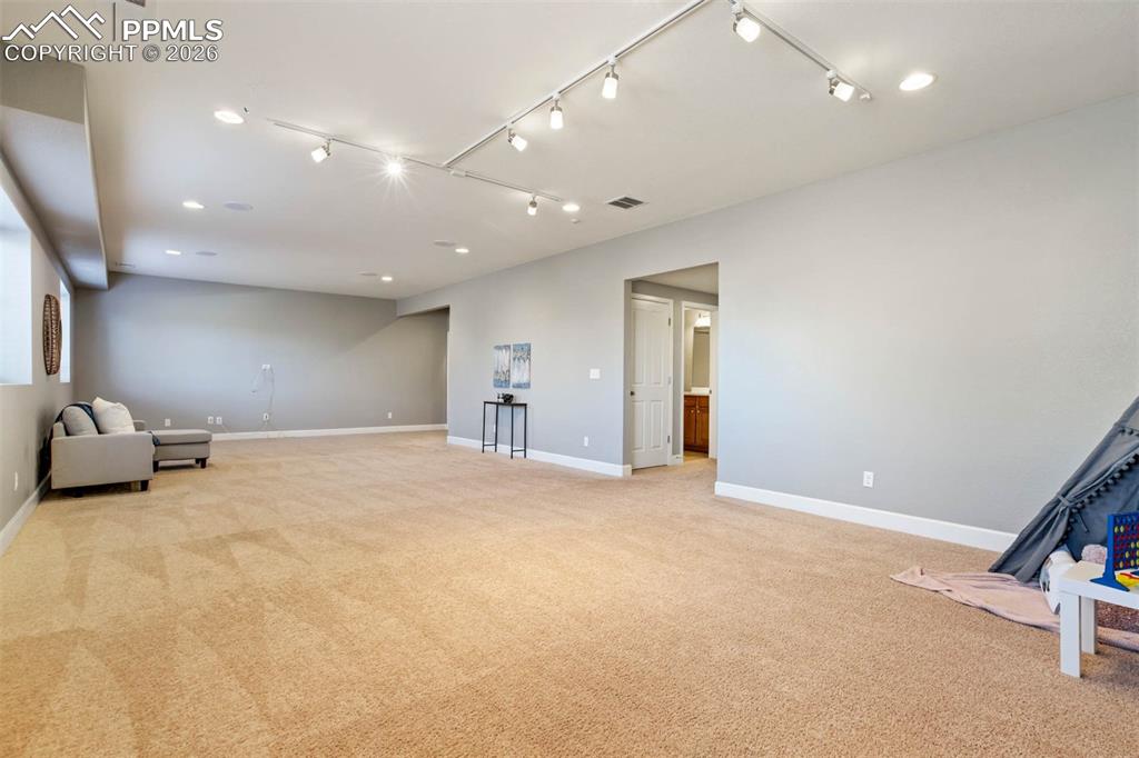 Image 32 of 50: Sitting Room